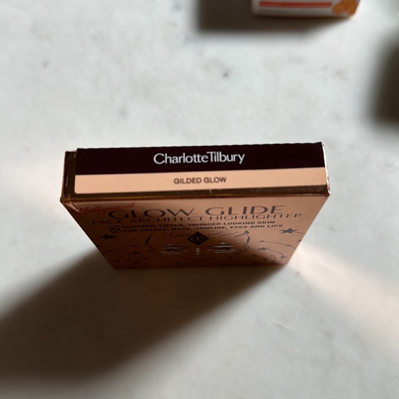 Charlotte Tillbury Glow Guide Face Architect Highlighter in Gilded Glow - Picture 3 of 4